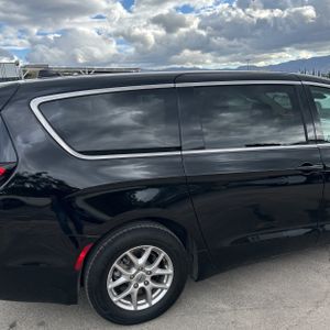 CHRYSLER PACIFICA TOURING L - 9