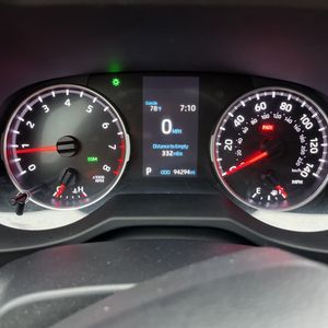 صورة مصغرة 39 لـ 2022 Toyota RAV4 LE