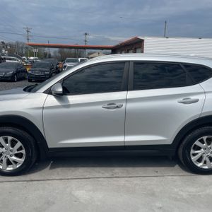 HYUNDAI TUCSON VALUE - 4
