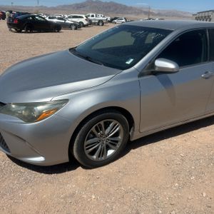 2015 Toyota CAMRY SE photo 2
