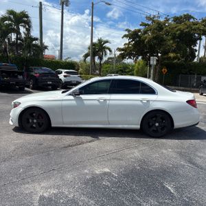 MERCEDES-BENZ E-CLASS - 3