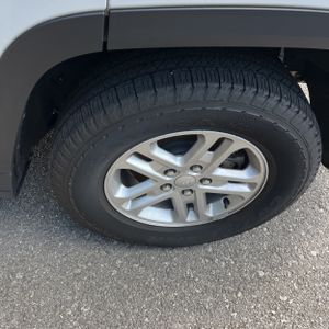 2024 JEEP GRAND CHEROKEE LAREDO 照片 18