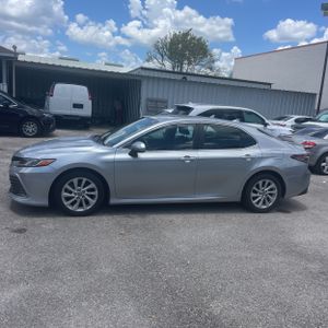 2021 Toyota CAMRY LE photo 3