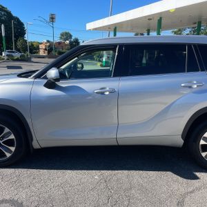 صورة 4 لـ 2022 Toyota HIGHLANDER XLE