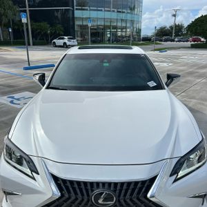 صورة 15 لـ 2024 Lexus ES 300H BASE
