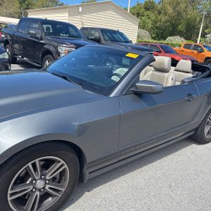 FORD MUSTANG V6 PREMIUM - 2