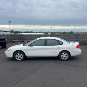 FORD TAURUS SE - 3