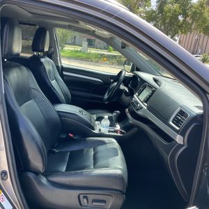 صورة 33 لـ 2018 Toyota HIGHLANDER XLE