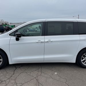 CHRYSLER PACIFICA TOURING L - 4