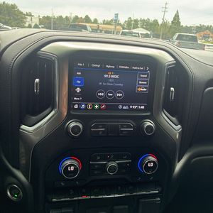 صورة 37 لـ 2020 Chevrolet SILVERADO 1500 RST