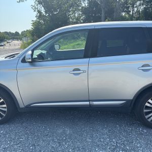 2019 Mitsubishi OUTLANDER SE — фото 4