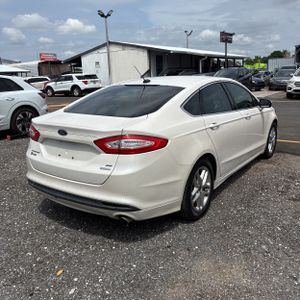 FORD FUSION SE - 8