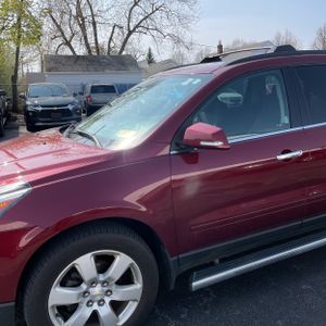 CHEVROLET TRAVERSE LT - 2