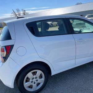 CHEVROLET SONIC LS AUTO - 9