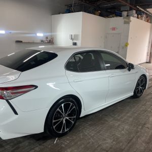 صورة 10 لـ 2018 Toyota CAMRY HYBRID SE
