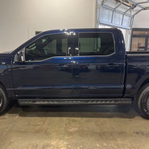 FORD F-150 LIGHTNING LARIAT - 4
