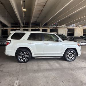 2016 Toyota 4RUNNER LIMITED photo 10