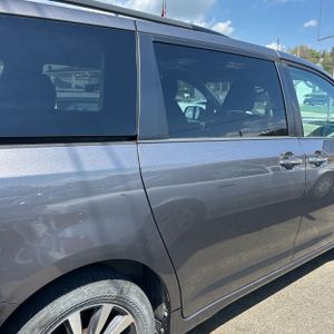 TOYOTA SIENNA - 9