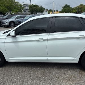 VOLKSWAGEN JETTA SE - 4