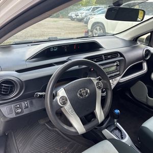 2014 Toyota PRIUS C TWO — фото 36