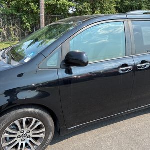 2020 Toyota SIENNA XLE 8-PASSENGER — фото 2