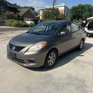 2014 Nissan VERSA SV photo 1