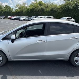 KIA RIO LX - 4