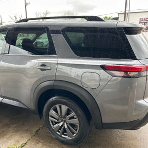 NISSAN PATHFINDER SV - 6