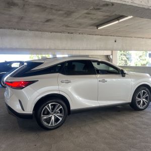 صورة 10 لـ 2024 Lexus RX 350 PREMIUM