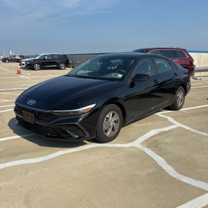 2025 Hyundai ELANTRA SE 照片 1
