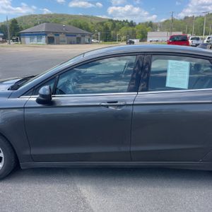 FORD FUSION SE - 4