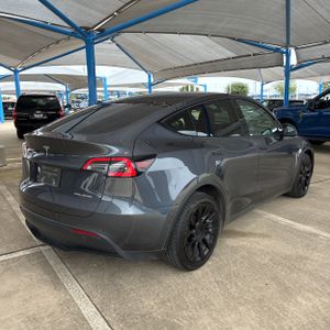 TESLA MODEL Y LONG RANGE - 8