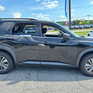 2024 Nissan PATHFINDER SV — фото 11
