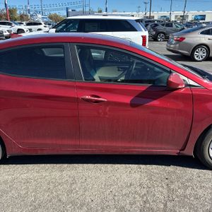 HYUNDAI ELANTRA SE - 10