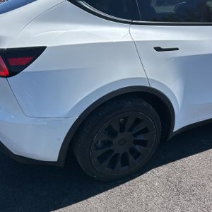 TESLA MODEL Y LONG RANGE - 9