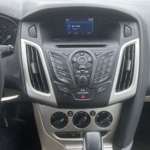 صورة مصغرة 35 لـ 2014 FORD FOCUS SE