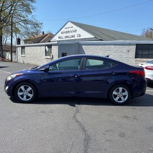 HYUNDAI ELANTRA GLS - 3