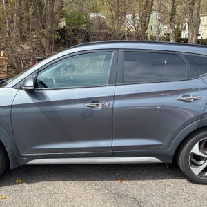 HYUNDAI TUCSON LIMITED - 4