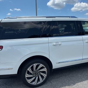 2022 Lincoln NAVIGATOR L RESERVE — фото 9