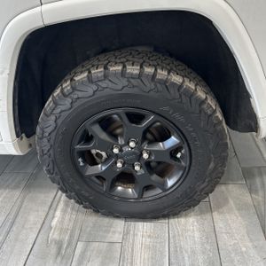 2017 JEEP GRAND CHEROKEE OVERLAND — фото 16