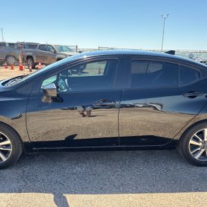 Nissan Versa 1.6 SV Xtronic CVT - 4