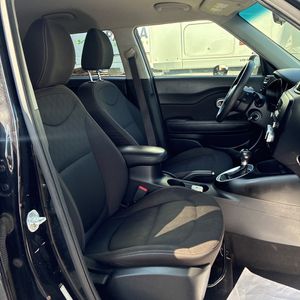 صورة 32 لـ 2016 KIA SOUL BASE