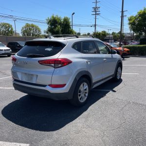 HYUNDAI TUCSON SE PLUS - 8