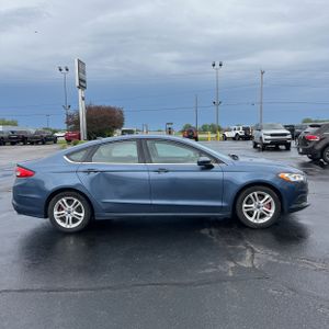 FORD FUSION SE - 10