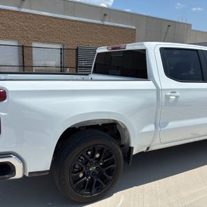 2025 Chevrolet SILVERADO 1500 LT — фото 9