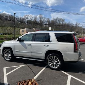 CADILLAC ESCALADE LUXURY - 3