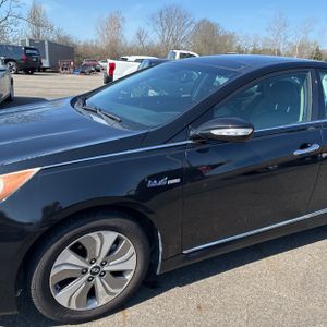 HYUNDAI SONATA HYBRID LIMITED - 2