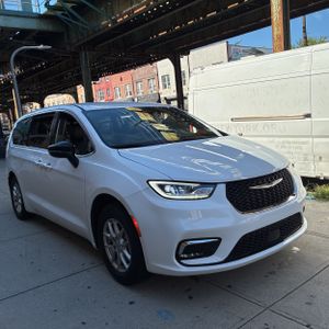 صورة 12 لـ 2025 Chrysler PACIFICA SELECT