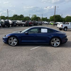 PORSCHE TAYCAN BASE - 3