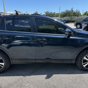 صورة 11 لـ 2018 Toyota RAV4 XLE